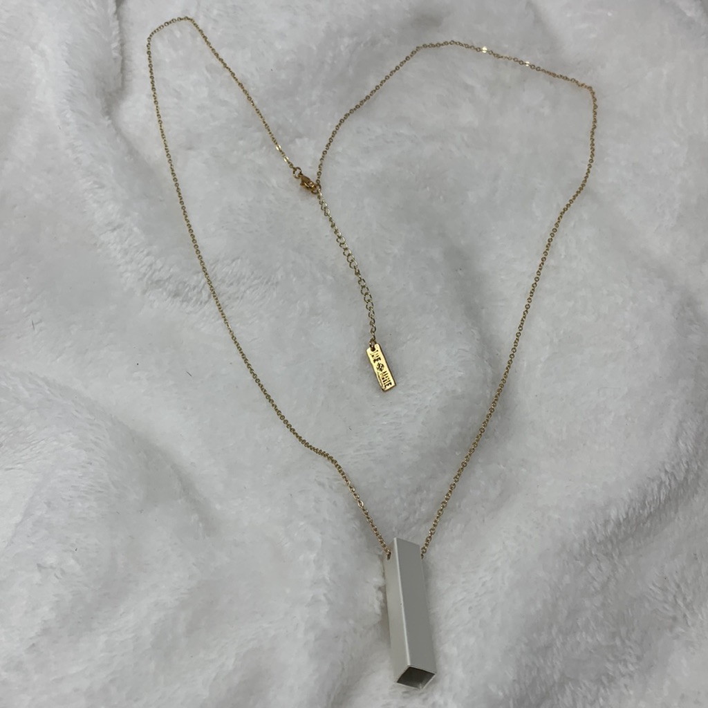 Jane Marie Gold Tone Chain Silver Tone Rectangle Cylinder Pendant 15$